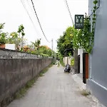 Reddoorz Plus At Yasa\'S Living Denpasar